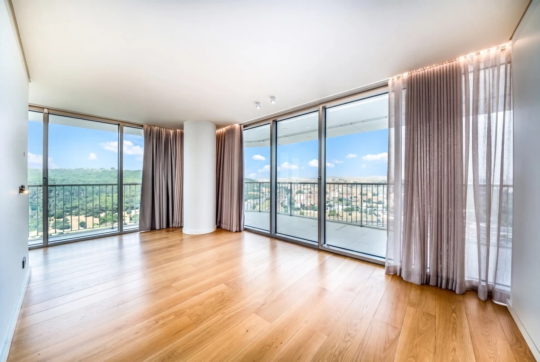 Apartamento T6 para Venda em Campolide Foto 35