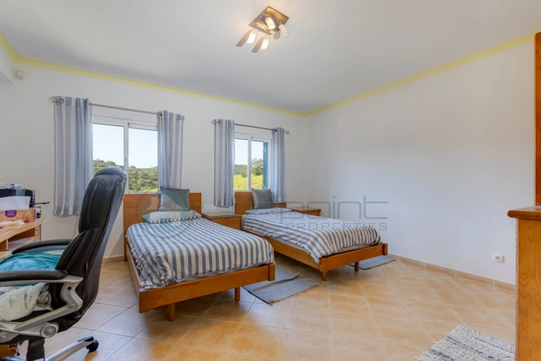 Moradia T4 para Venda em Bensafrim e Barão de São João Foto 12