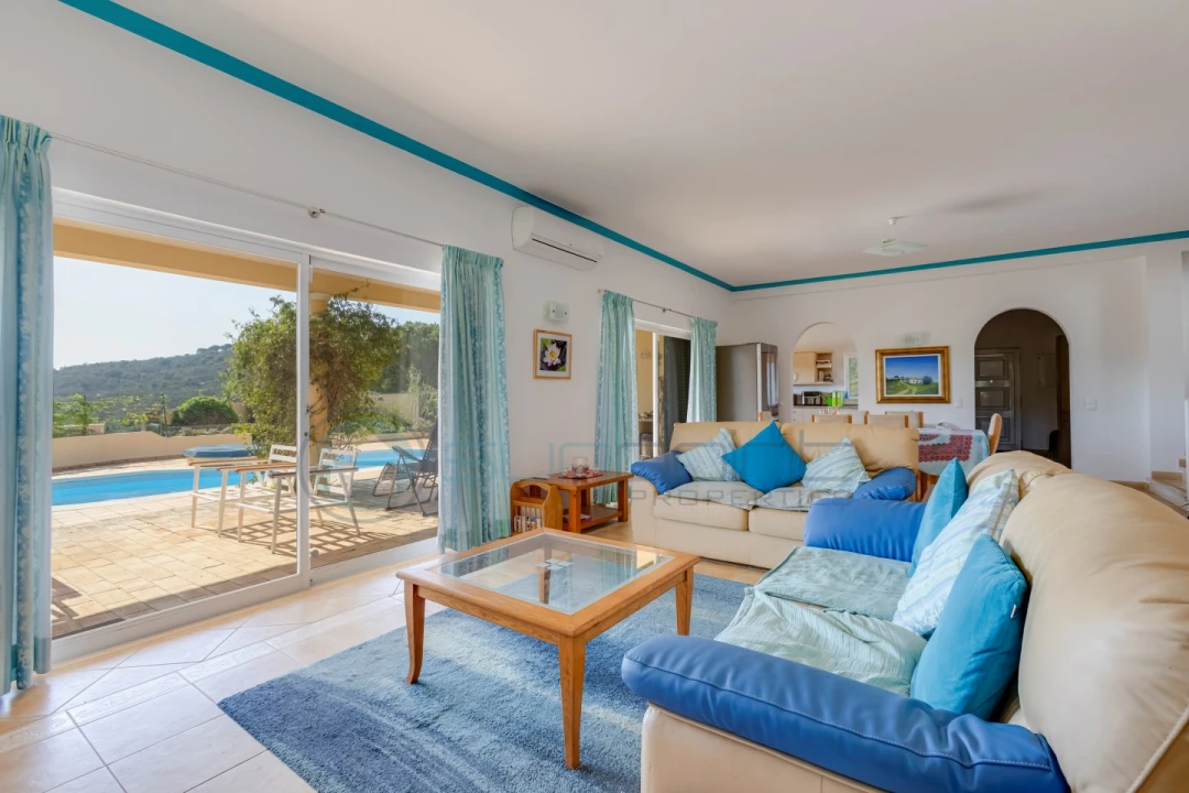 Moradia T4 para Venda em Bensafrim e Barão de São João Foto 3