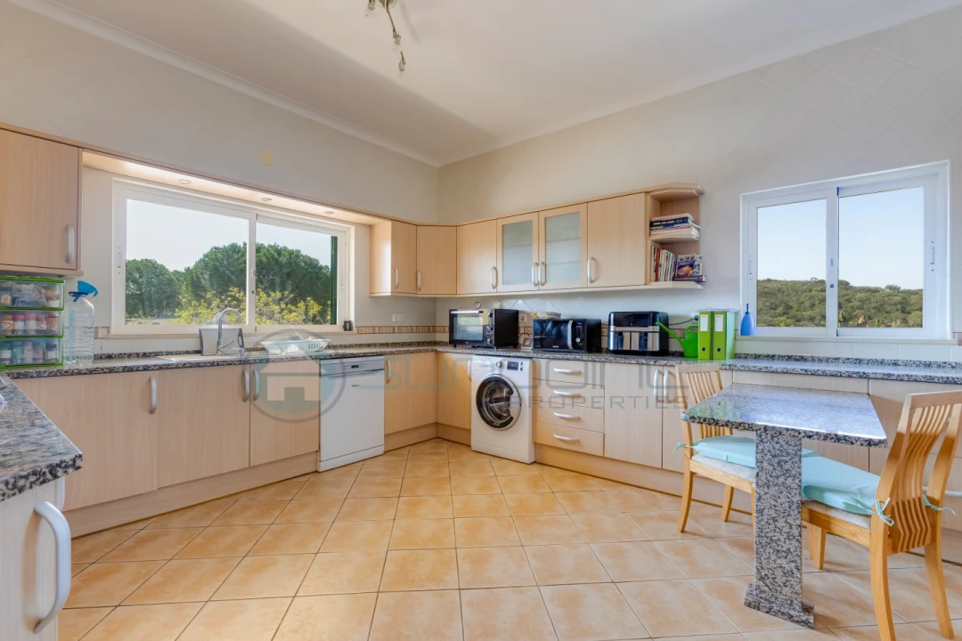 Moradia T4 para Venda em Bensafrim e Barão de São João Foto 10