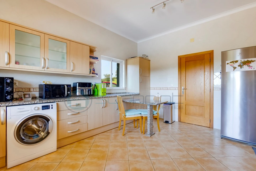 Moradia T4 para Venda em Bensafrim e Barão de São João Foto 11