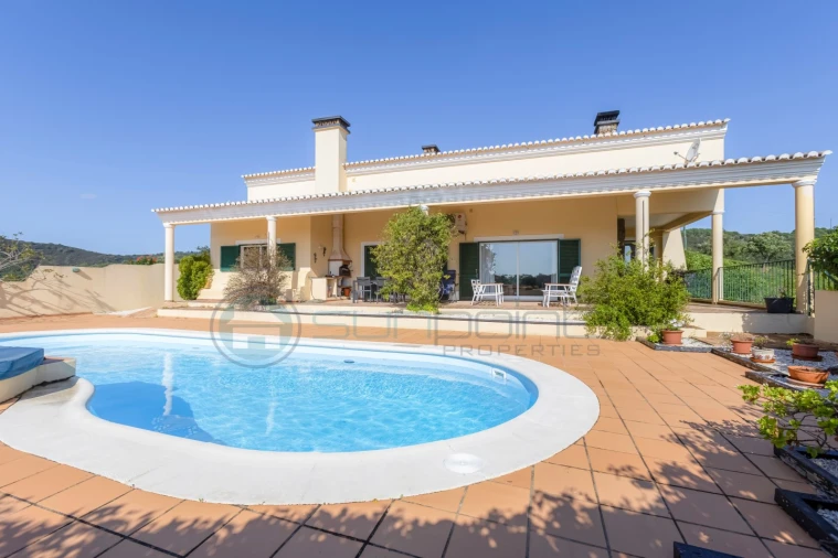 Moradia T4 para Venda em Bensafrim e Barão de São João Foto 1