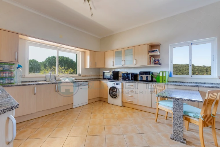 Moradia T4 para Venda em Bensafrim e Barão de São João Foto 10