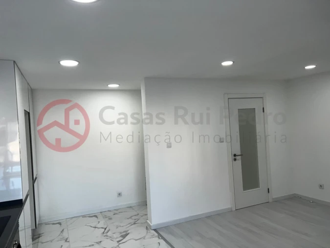 Apartamento T2 para Venda em Amora Foto 3