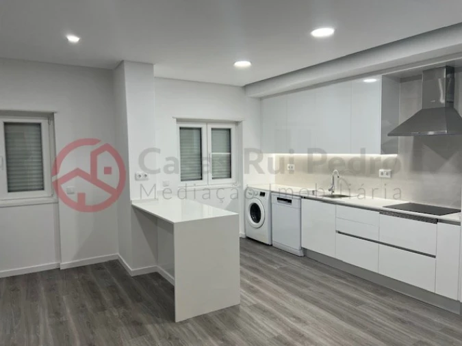 Apartamento T2 para Venda em Amora Foto 4