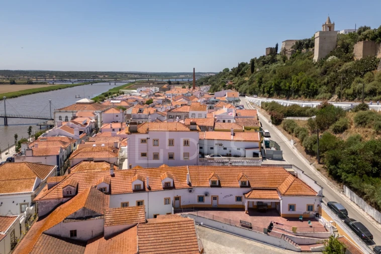 Prédio para Venda em Santa Maria do Castelo e Santiago e Santa Susana Foto 15