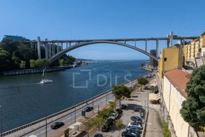 Apartamento T3 para Venda em Lordelo do Ouro e Massarelos