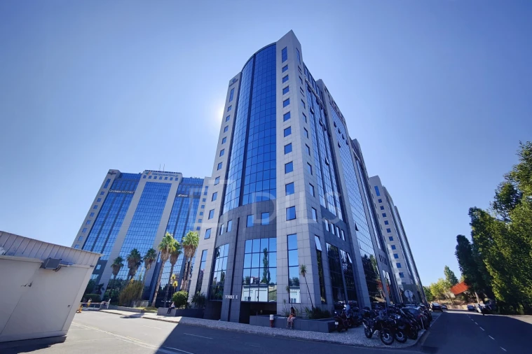 Escritório para Arrendamento em São Domingos de Benfica Foto 21