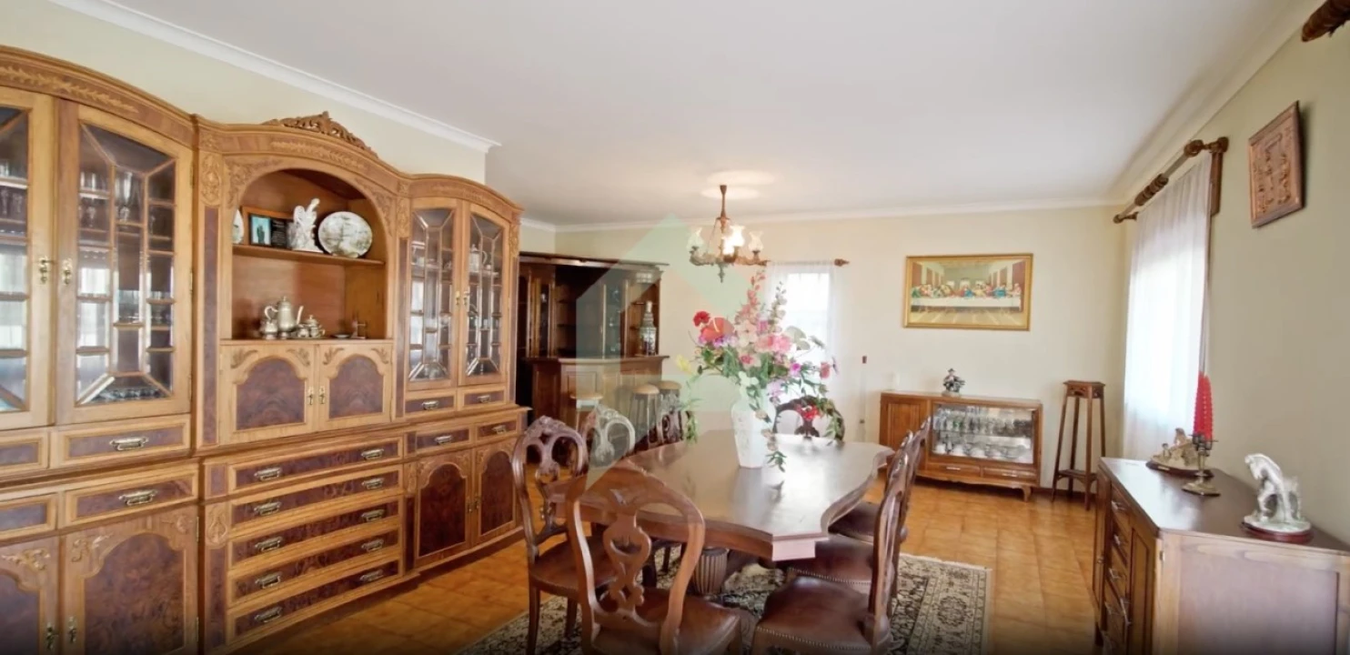 Moradia T5 para Venda em Arcozelo Foto 9