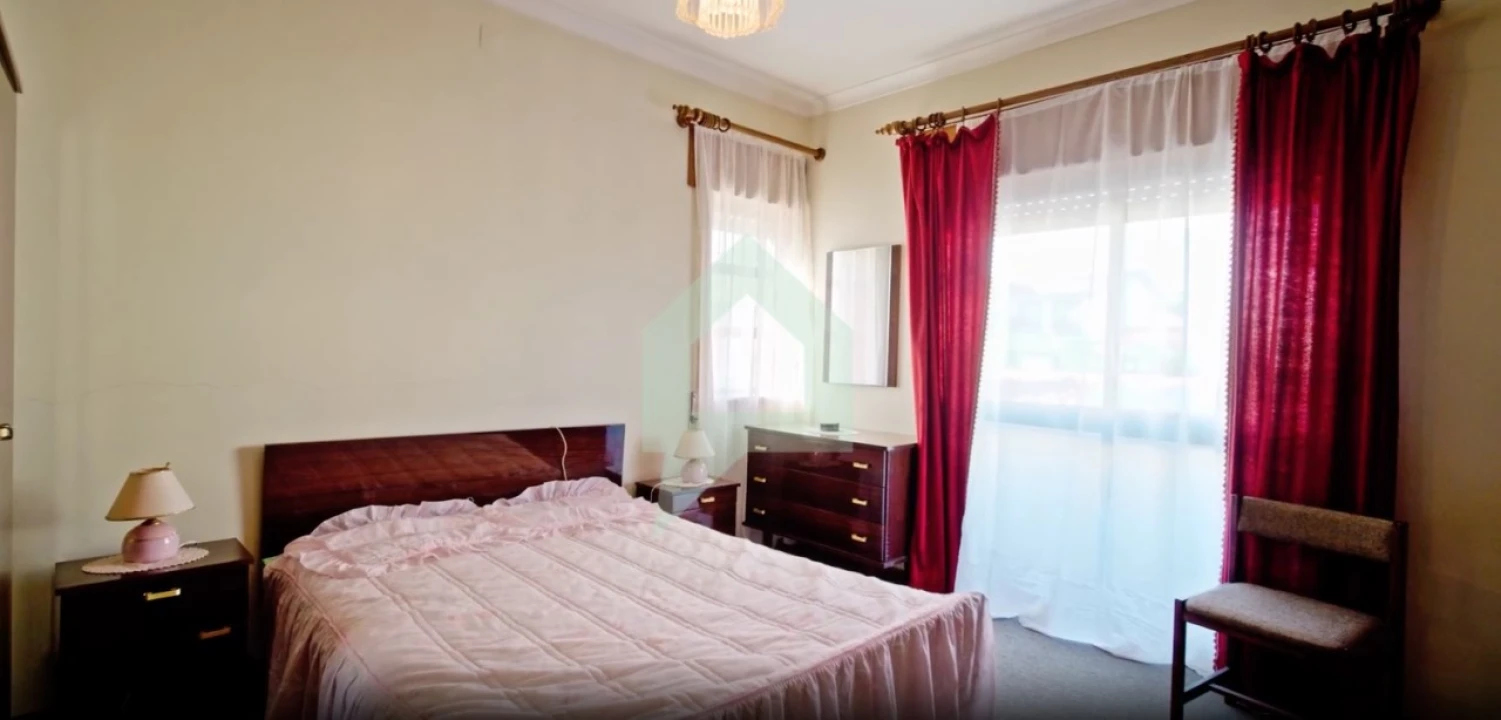 Moradia T5 para Venda em Arcozelo Foto 11