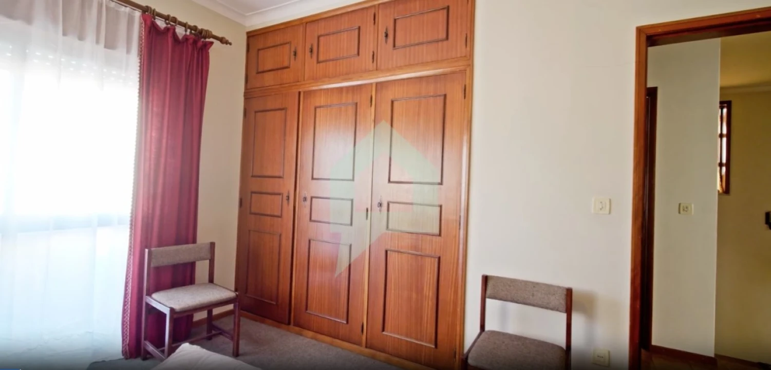 Moradia T5 para Venda em Arcozelo Foto 12