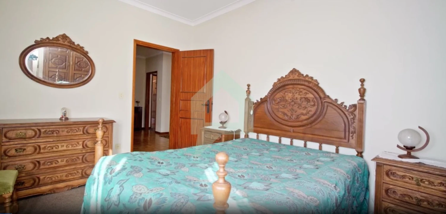 Moradia T5 para Venda em Arcozelo Foto 13