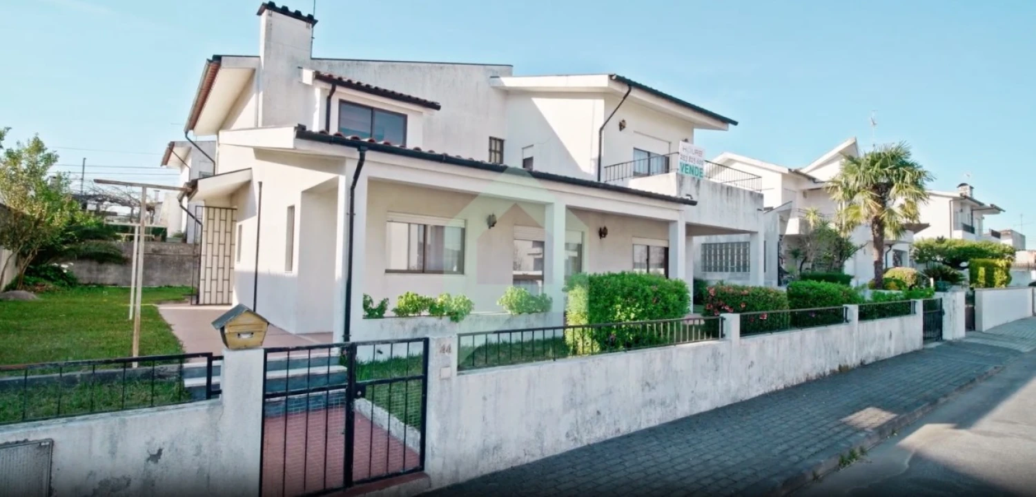 Moradia T5 para Venda em Arcozelo Foto 19