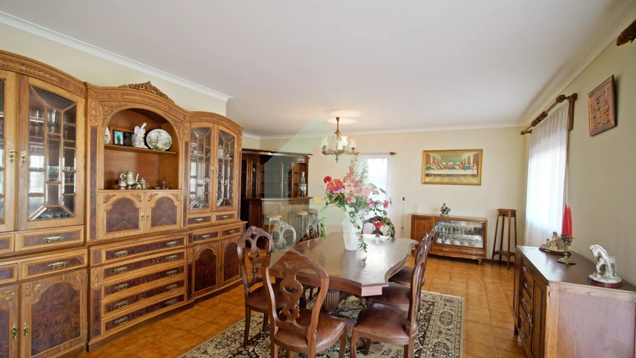 Moradia T5 para Venda em Arcozelo Foto 6