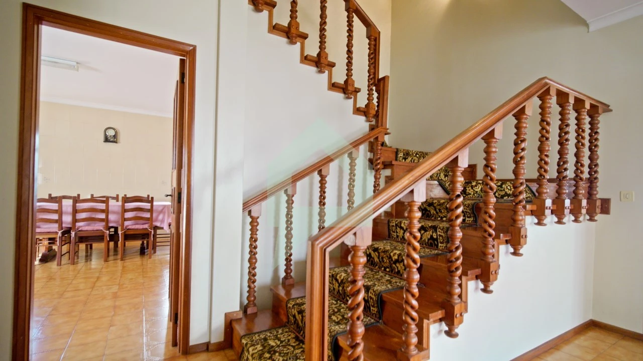 Moradia T5 para Venda em Arcozelo Foto 8