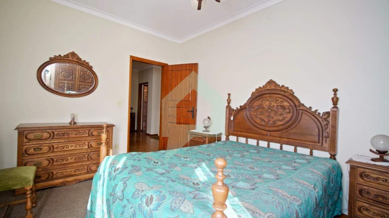 Moradia T5 para Venda em Arcozelo Foto 16