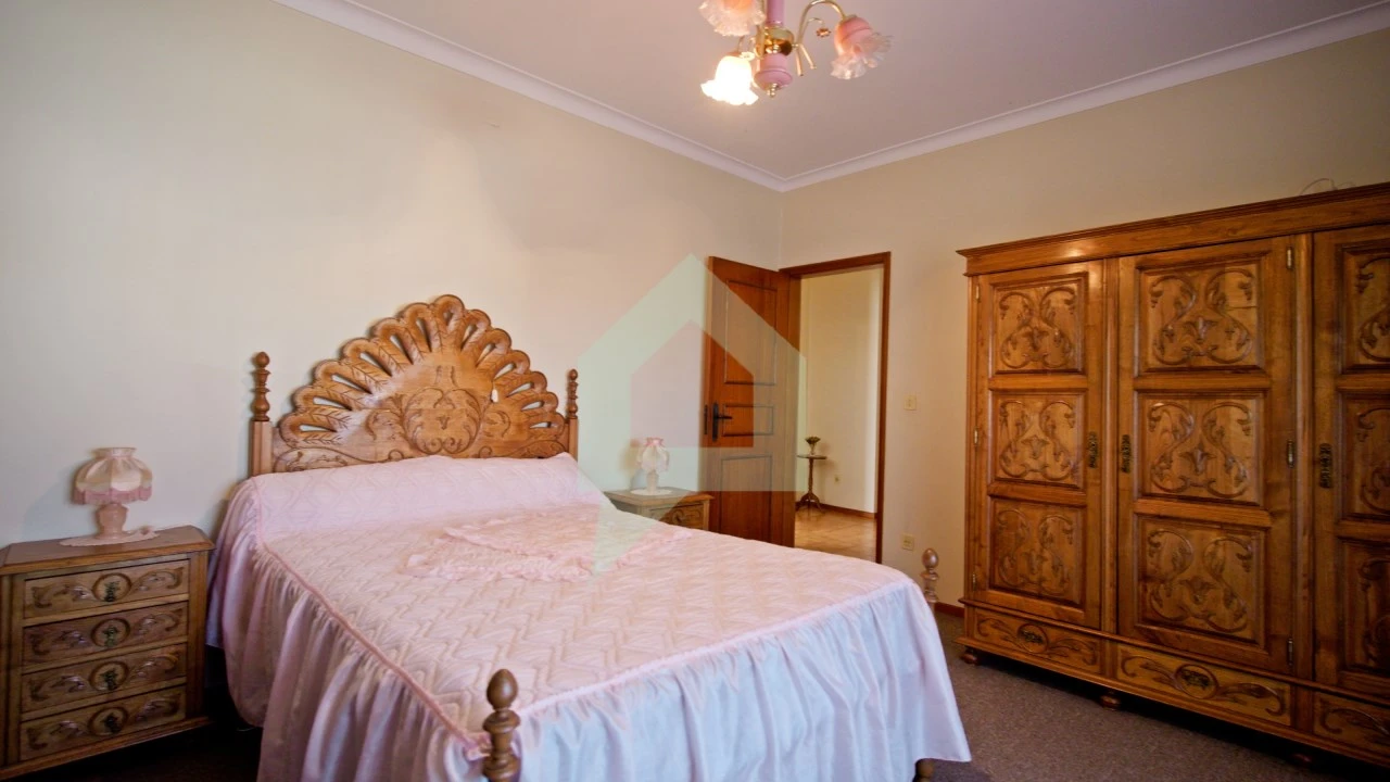 Moradia T5 para Venda em Arcozelo Foto 19