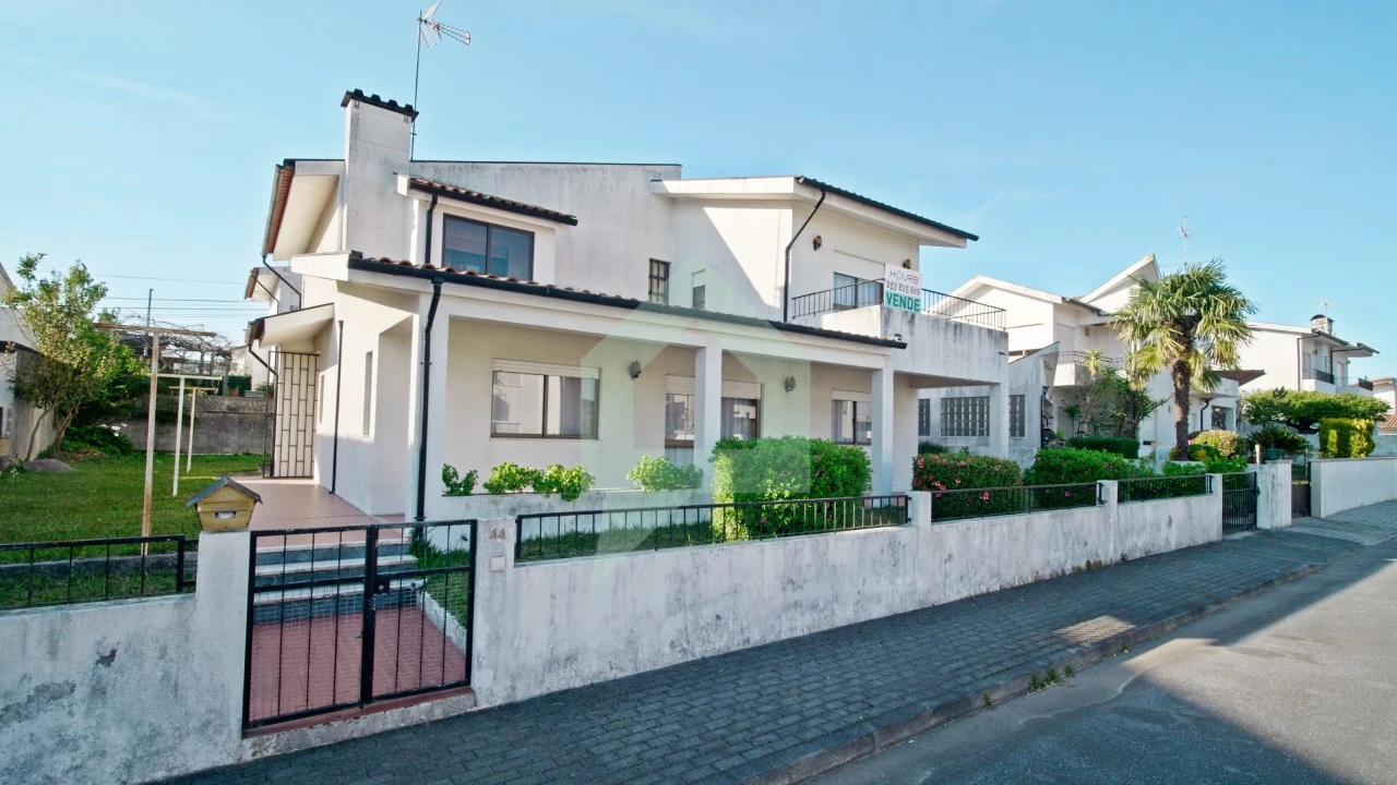 Moradia T5 para Venda em Arcozelo Foto 1