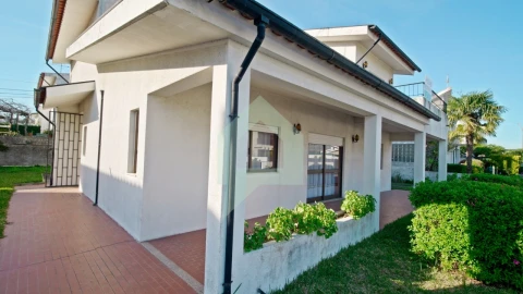 Moradia T5 para Venda em Arcozelo