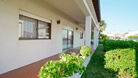 Moradia T5 para Venda em Arcozelo