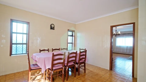 Moradia T5 para Venda em Arcozelo