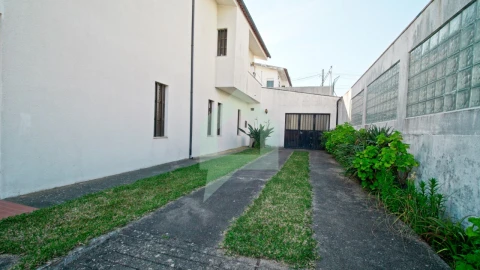 Moradia T5 para Venda em Arcozelo