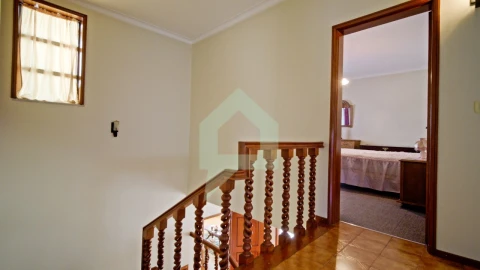 Moradia T5 para Venda em Arcozelo