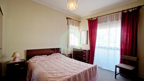 Moradia T5 para Venda em Arcozelo