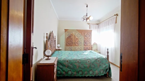 Moradia T5 para Venda em Arcozelo