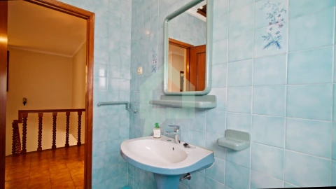 Moradia T5 para Venda em Arcozelo