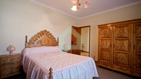 Moradia T5 para Venda em Arcozelo