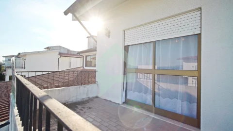Moradia T5 para Venda em Arcozelo