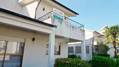 Moradia T5 para Venda em Arcozelo