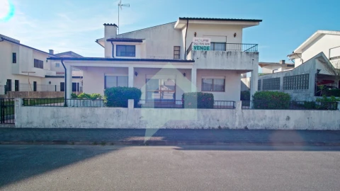 Moradia T5 para Venda em Arcozelo