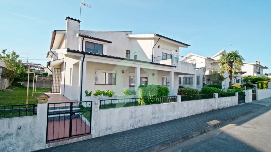 Moradia T5 para Venda em Arcozelo
