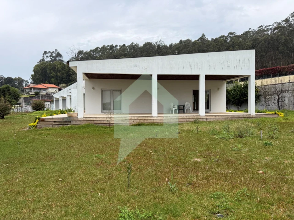 Moradia T5 para Venda em Creixomil e Mariz Foto 1