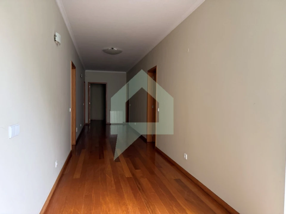 Moradia T5 para Venda em Creixomil e Mariz Foto 7