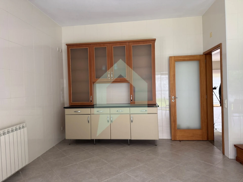 Moradia T5 para Venda em Creixomil e Mariz Foto 8