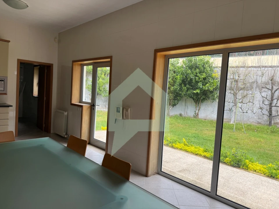 Moradia T5 para Venda em Creixomil e Mariz Foto 9