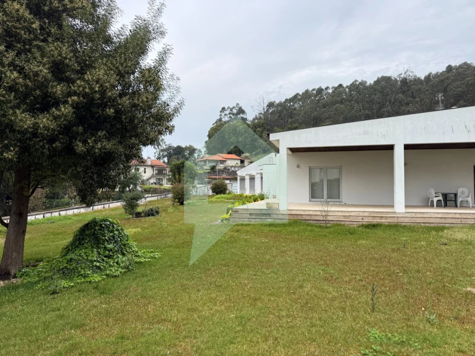 Moradia T5 para Venda em Creixomil e Mariz Foto 2