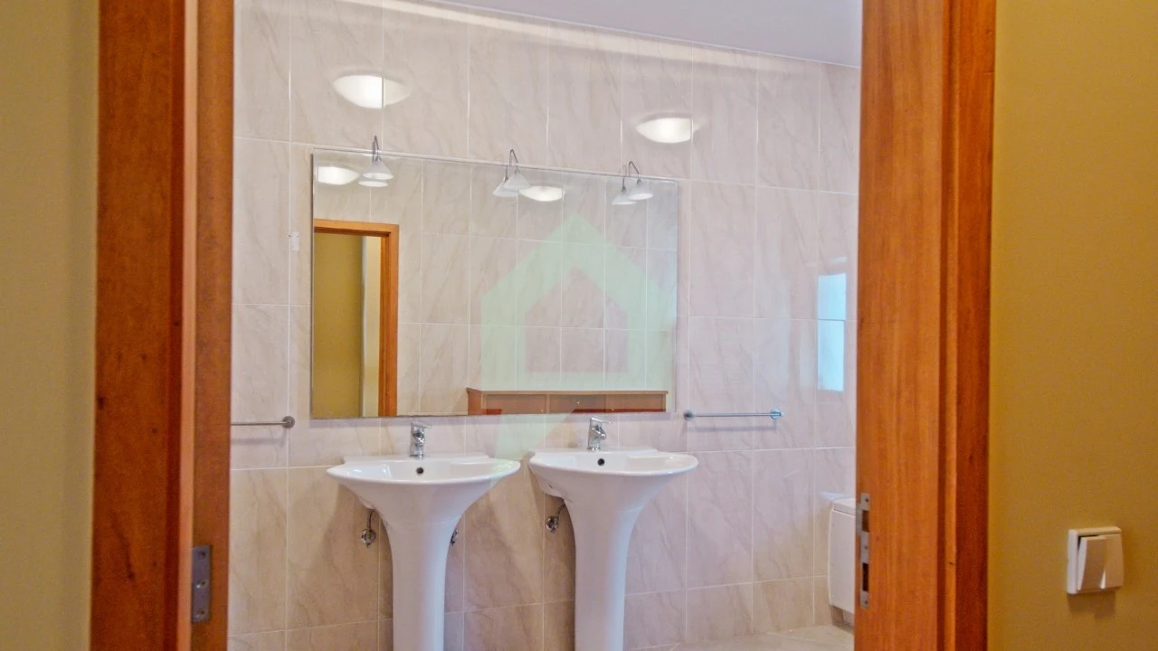 Moradia T5 para Venda em Creixomil e Mariz Foto 22