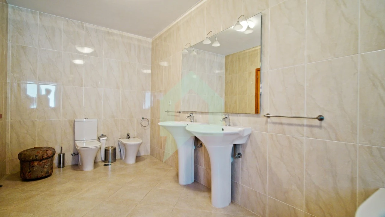 Moradia T5 para Venda em Creixomil e Mariz Foto 26