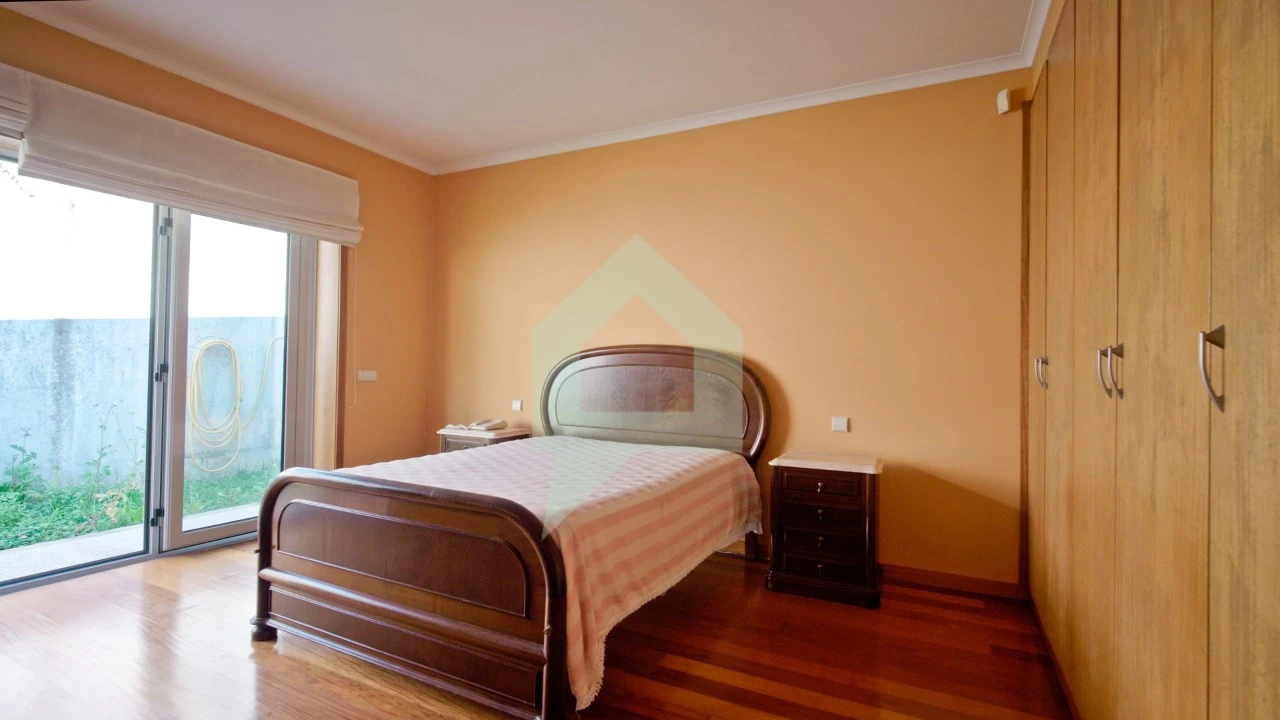 Moradia T5 para Venda em Creixomil e Mariz Foto 28