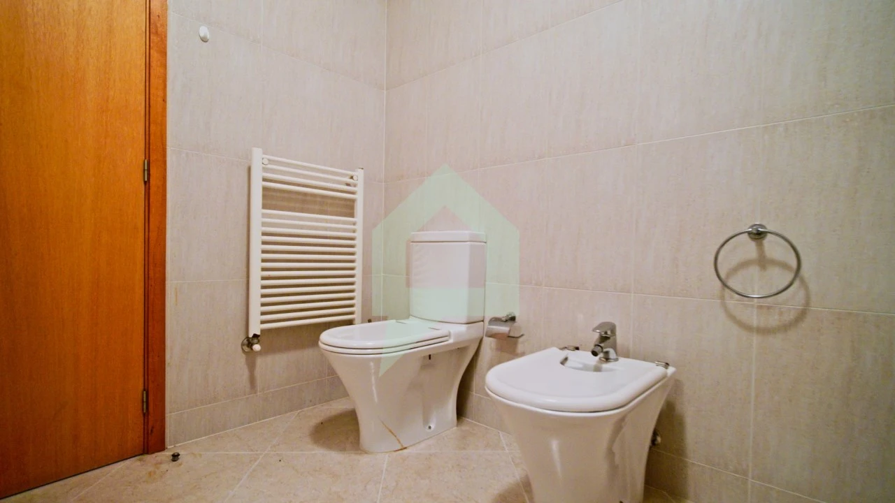 Moradia T5 para Venda em Creixomil e Mariz Foto 32