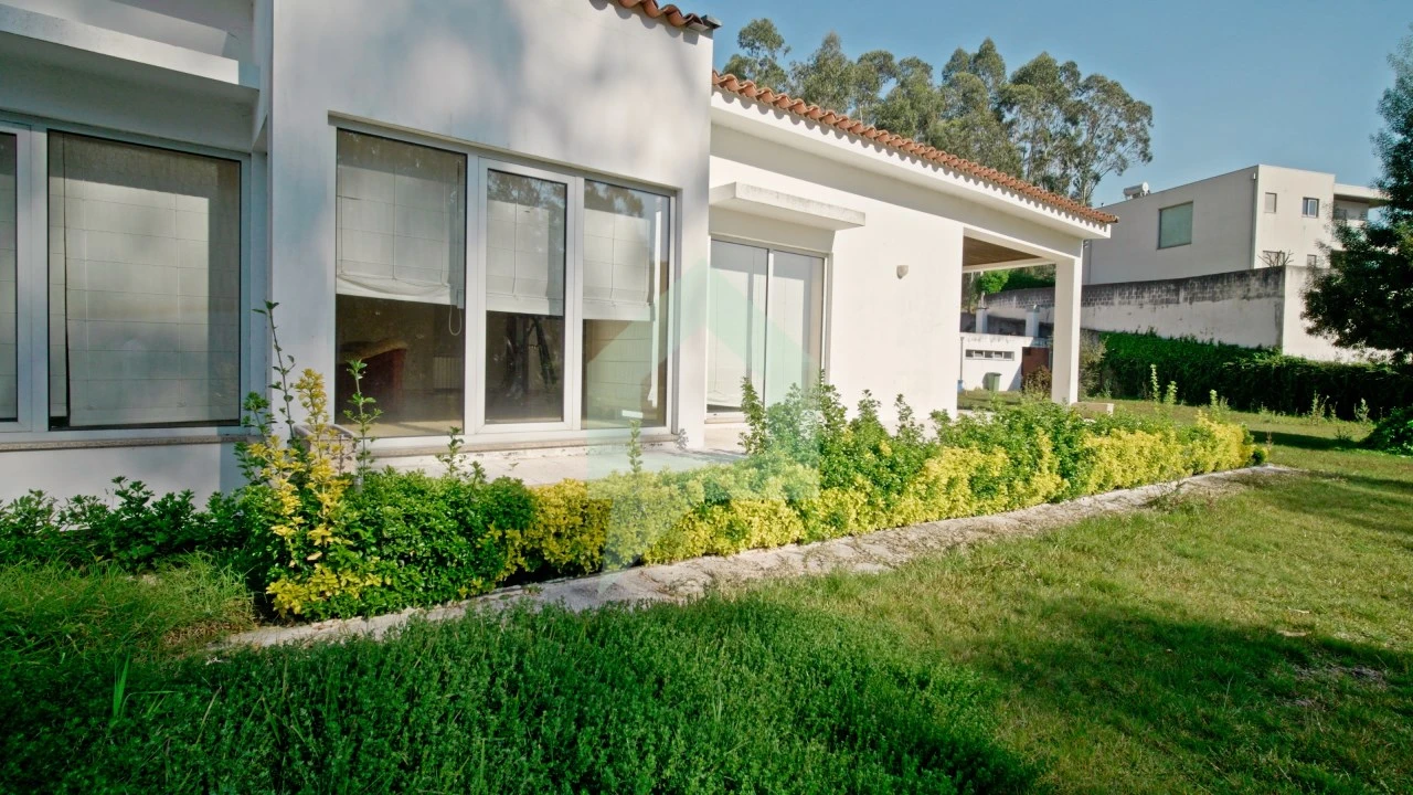 Moradia T5 para Venda em Creixomil e Mariz Foto 36