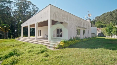 Moradia T5 para Venda em Creixomil e Mariz