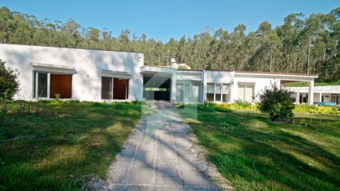 Moradia T5 para Venda em Creixomil e Mariz