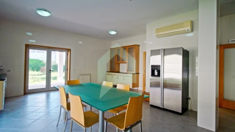 Moradia T5 para Venda em Creixomil e Mariz