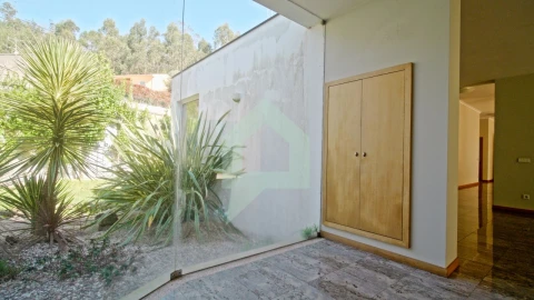 Moradia T5 para Venda em Creixomil e Mariz