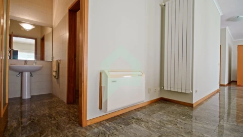 Moradia T5 para Venda em Creixomil e Mariz